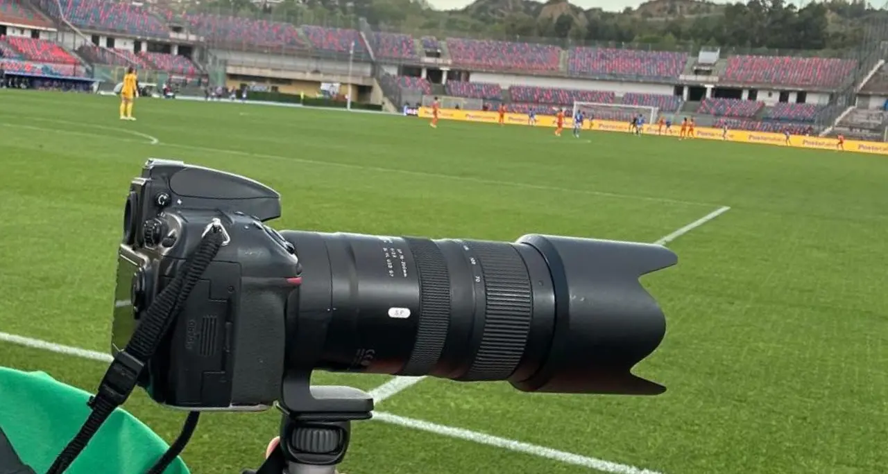 Più che uno scatto, forse serve un passaggio: il Cosenza e la filosofia del fotografo «automunito»\n
