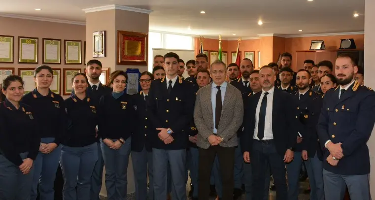 Vibo, la Questura accoglie tre nuovi vice ispettori e venti agenti\n