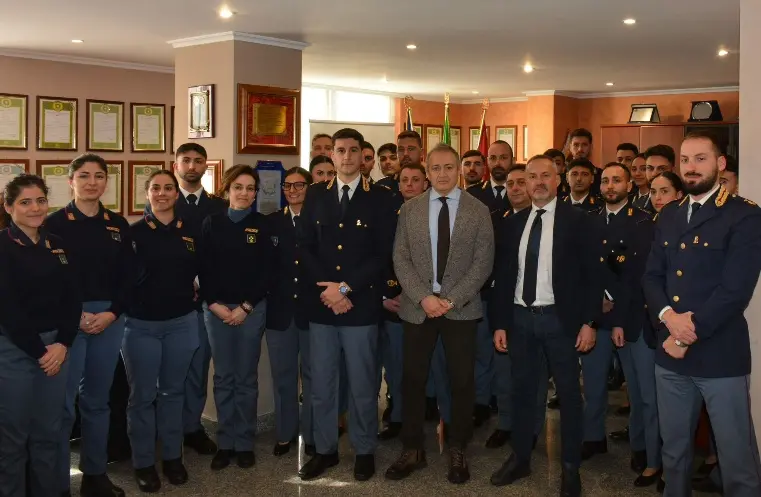 Vibo, la Questura accoglie tre nuovi vice ispettori e venti agenti\n