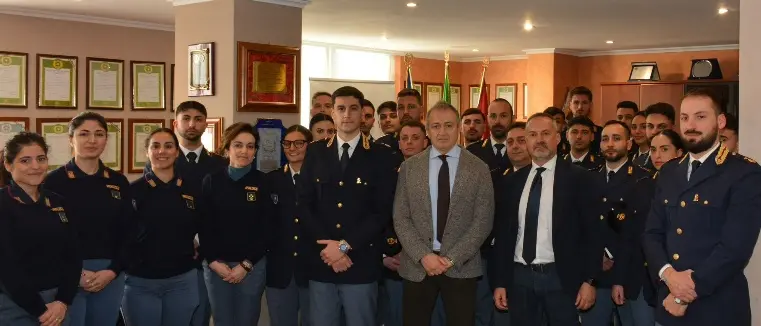 Vibo, la Questura accoglie tre nuovi vice ispettori e venti agenti\n