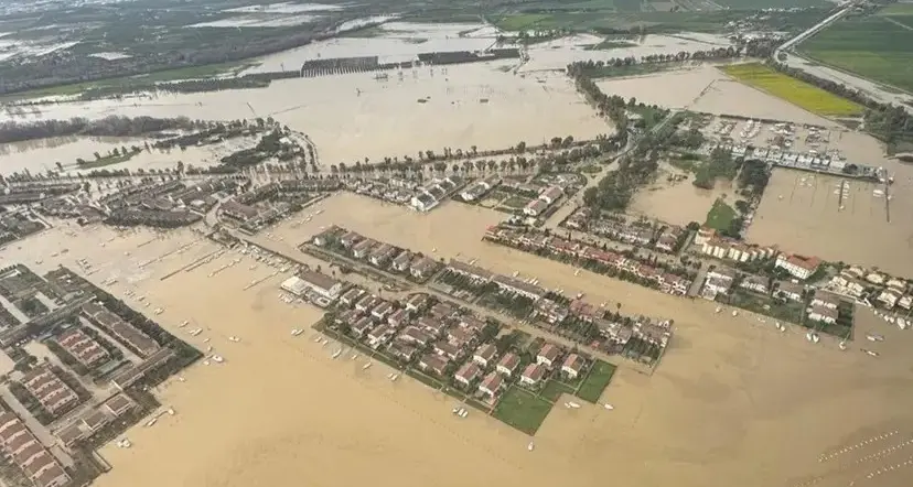 Alluvione nella Sibaritide, il Crati deviato per far spazio ai Laghi di Sibari. Tutti gli allarmi ignorati negli anni\n