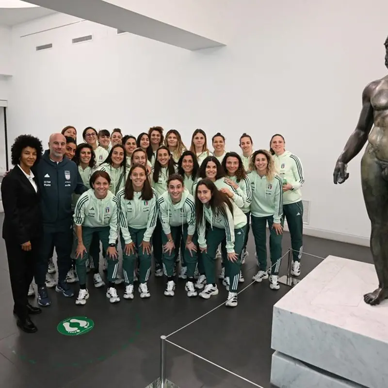 \n\nI Bronzi al\u00A0Museo Archeologico e gli studenti dell’Istituto Telesio: ecco come\u00A0Reggio ha accolto le Azzurre\n