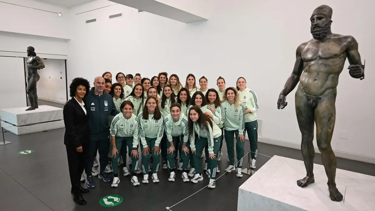 \n\nI Bronzi al\u00A0Museo Archeologico e gli studenti dell’Istituto Telesio: ecco come\u00A0Reggio ha accolto le Azzurre\n