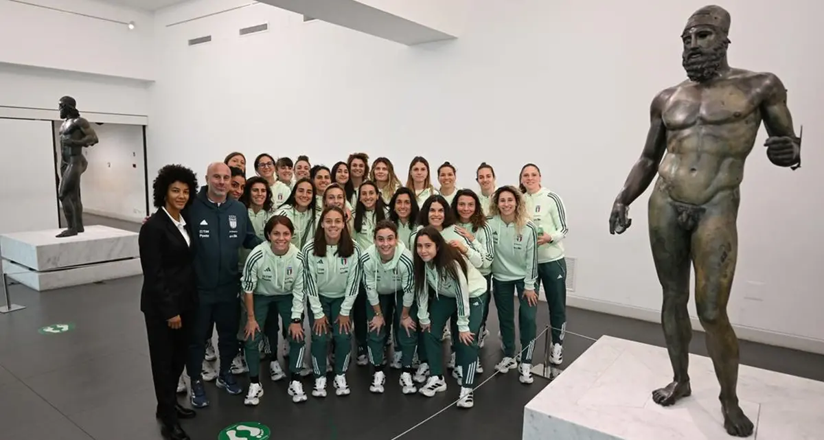 \n\nI Bronzi al\u00A0Museo Archeologico e gli studenti dell’Istituto Telesio: ecco come\u00A0Reggio ha accolto le Azzurre\n