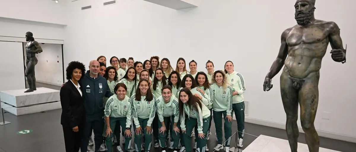 \n\nI Bronzi al\u00A0Museo Archeologico e gli studenti dell’Istituto Telesio: ecco come\u00A0Reggio ha accolto le Azzurre\n