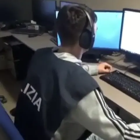 <p><span style=\"color:hsl(0, 0%, 0%);\">«Facciamo tra 2 e 5mila euro al giorno, ne ho intestato 150mila a una zia»: quanto si guadagna con la droga a Isola</span></p>