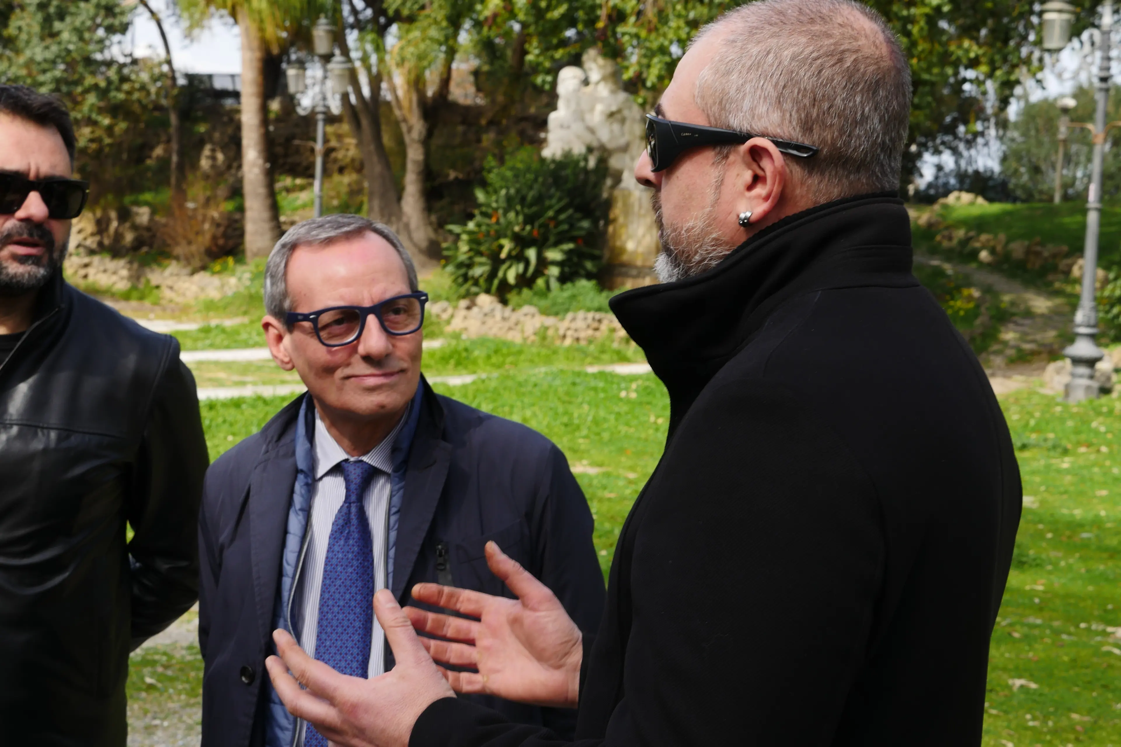 Villa comunale “Umberto I”, consegnati i lavori: sicurezza, restauro e rilancio culturale per il cuore verde di Reggio\n