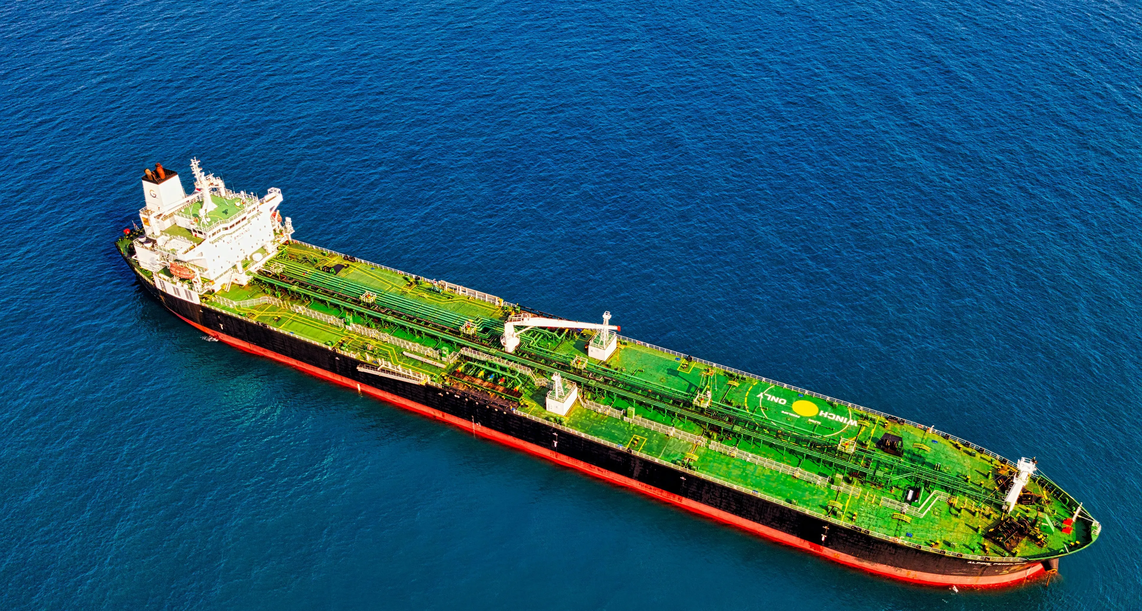 Benzina e bollette, arriva la stangata dopo l’attacco all’Iran: schizzano i prezzi di gas (+45%) e petrolio (+10%)\n