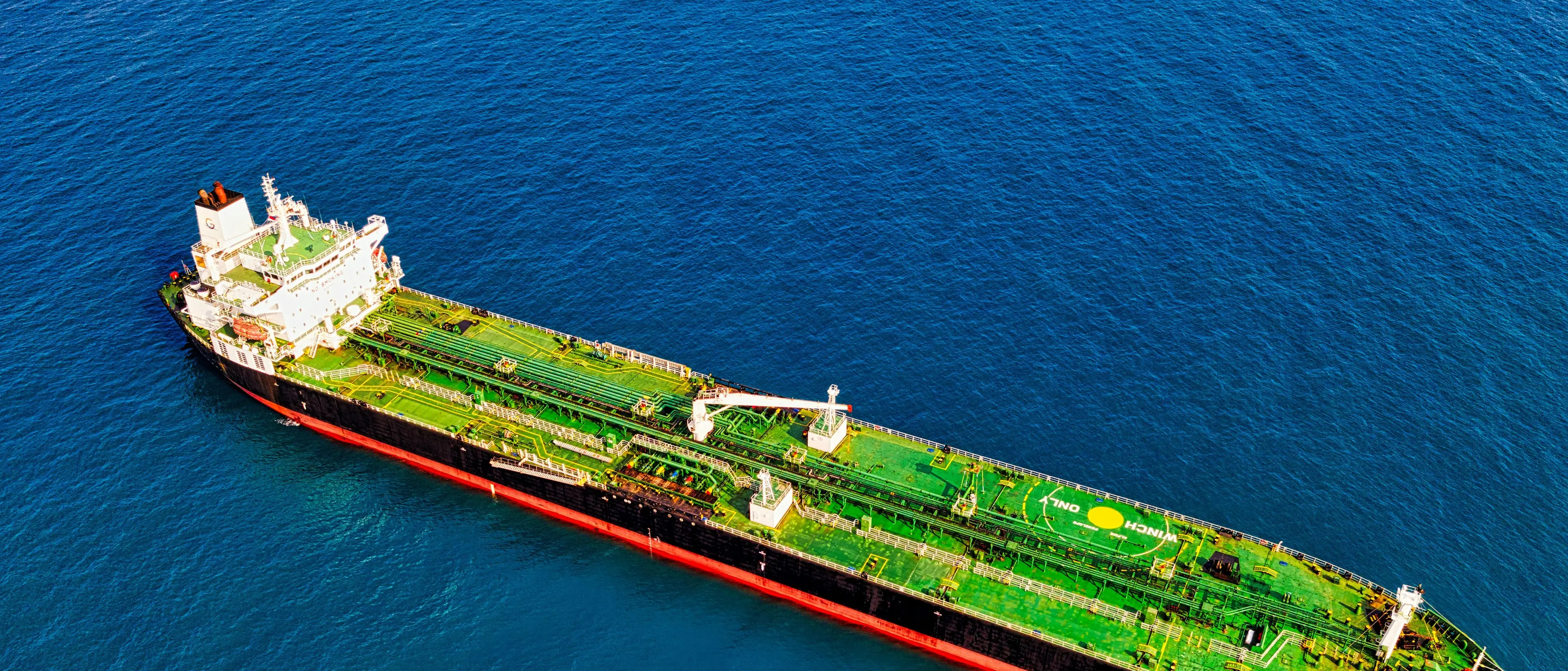 Benzina e bollette, arriva la stangata dopo l’attacco all’Iran: schizzano i prezzi di gas (+45%) e petrolio (+10%)\n