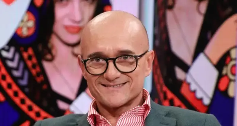 Chi, finisce un’era: Alfonso Signorini lascia la direzione editoriale e saluta i lettori: «Comincio una nuova vita»\n