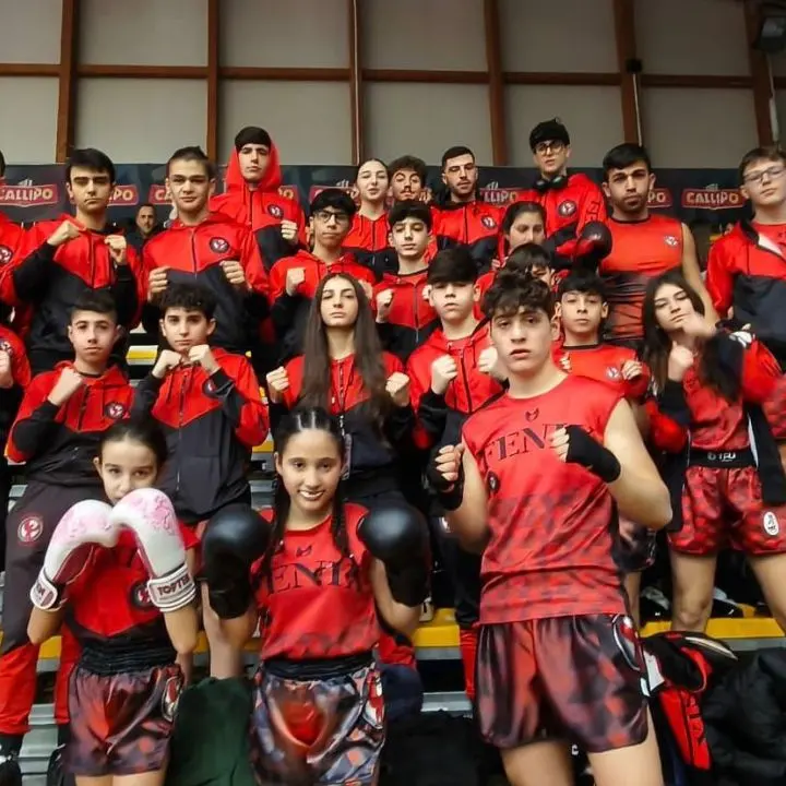 Kickboxing, la Fenix Academy brilla anche al Torneo Sud Italia: 10 medaglie d'oro, 6 d'argento e 4 di bronzo\n