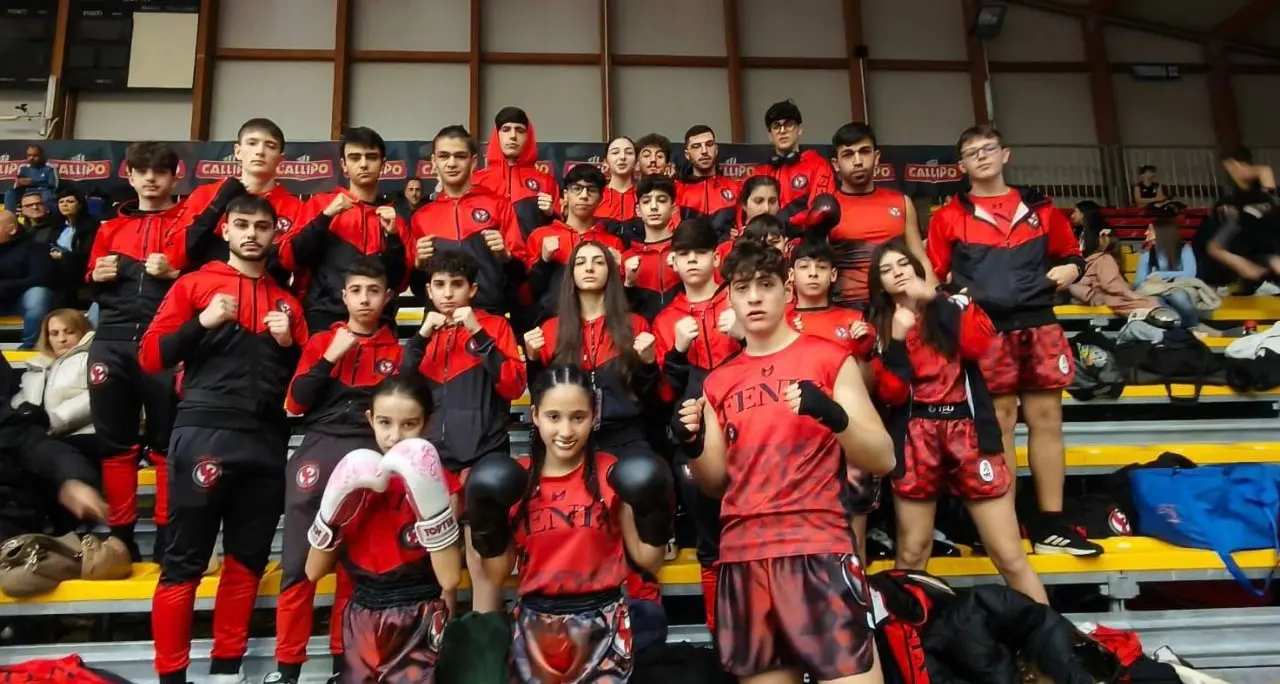 Kickboxing, la Fenix Academy brilla anche al Torneo Sud Italia: 10 medaglie d'oro, 6 d'argento e 4 di bronzo\n