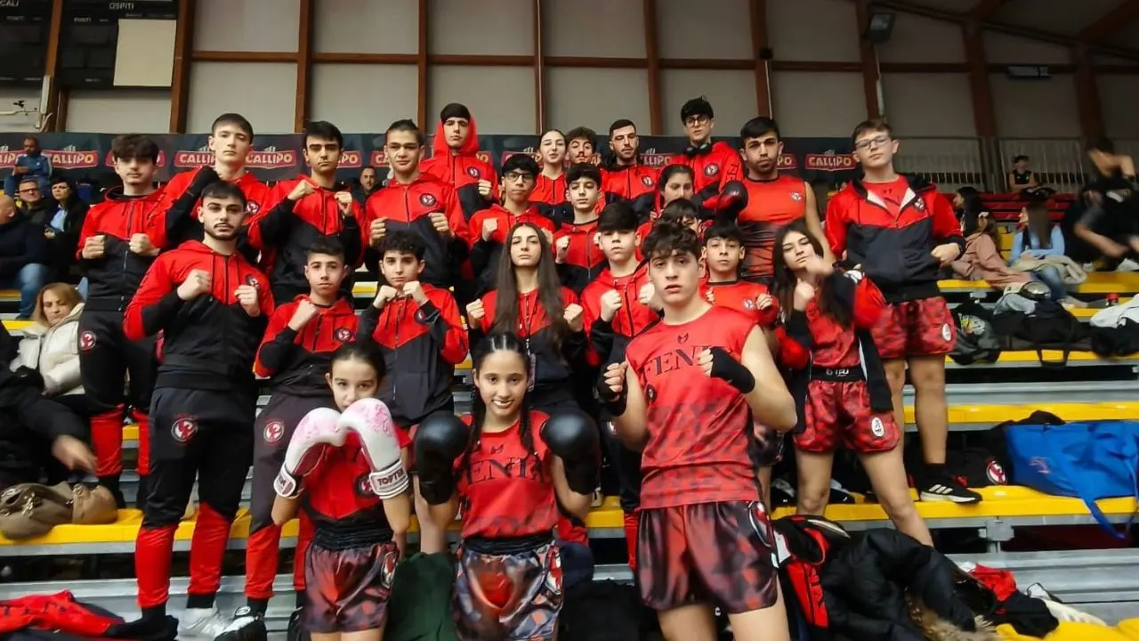 Kickboxing, la Fenix Academy brilla anche al Torneo Sud Italia: 10 medaglie d'oro, 6 d'argento e 4 di bronzo\n