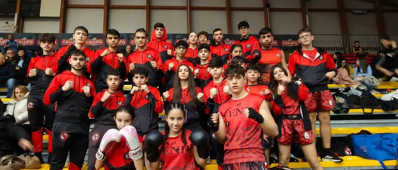 Kickboxing, la Fenix Academy brilla anche al Torneo Sud Italia: 10 medaglie d'oro, 6 d'argento e 4 di bronzo\n