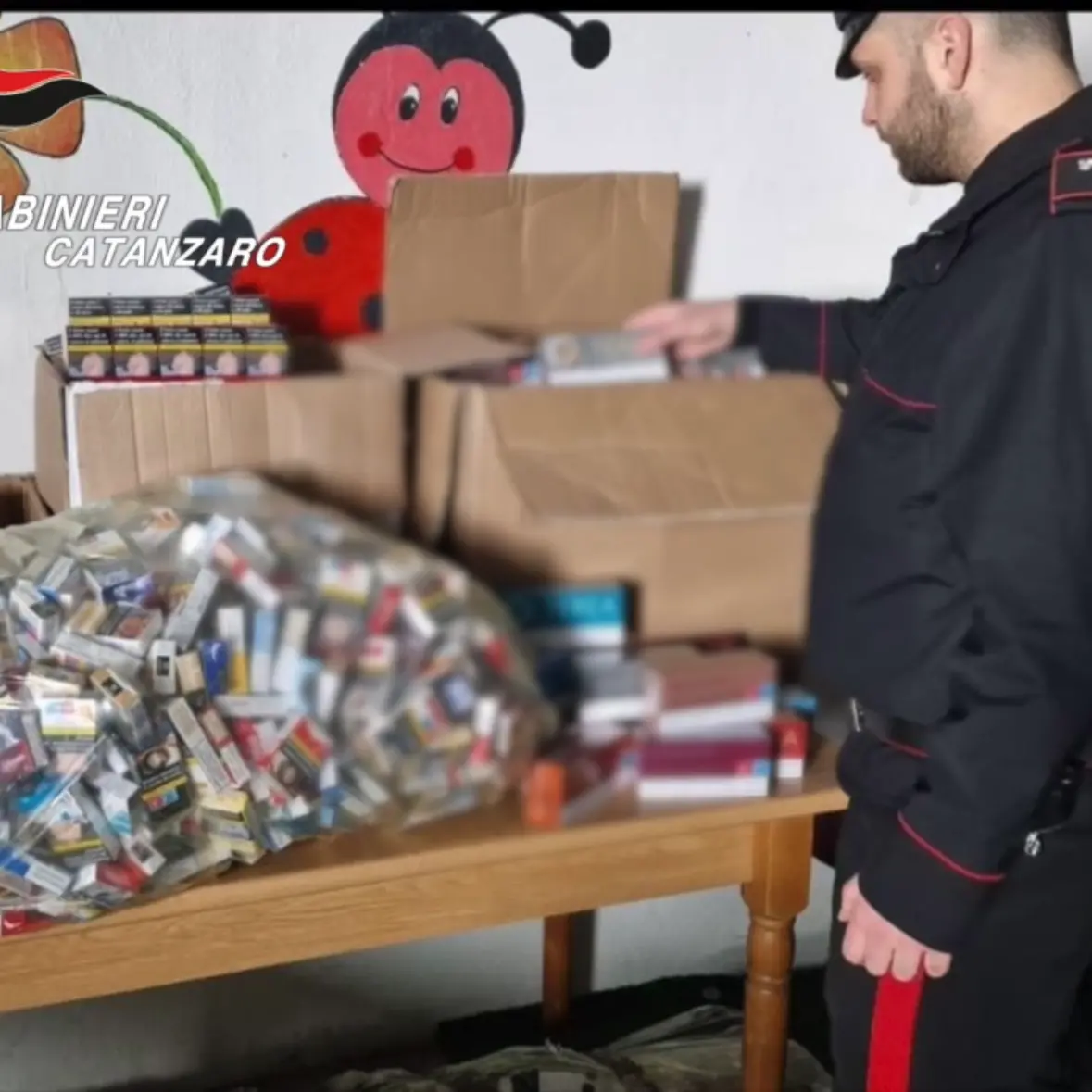 Catanzaro, sequestrati 2.000 pacchetti di sigarette rubate per 30mila euro: arrestato un 42enne\n