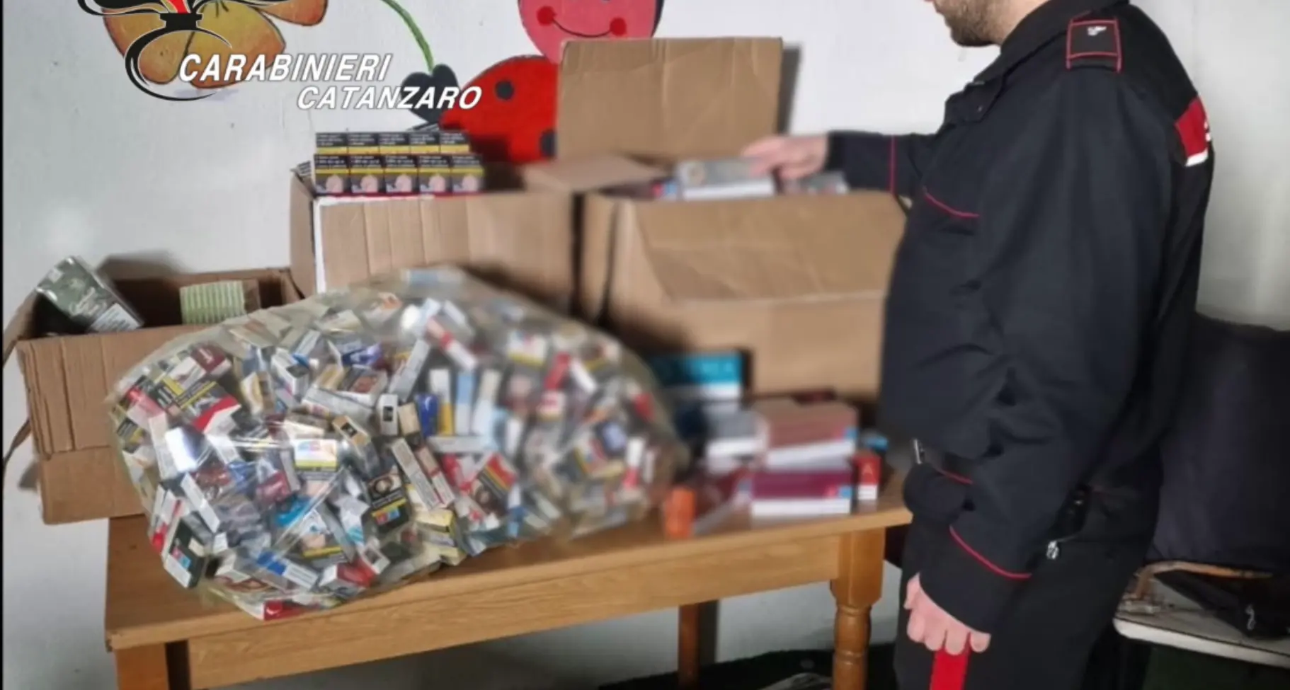 Catanzaro, sequestrati 2.000 pacchetti di sigarette rubate per 30mila euro: arrestato un 42enne\n