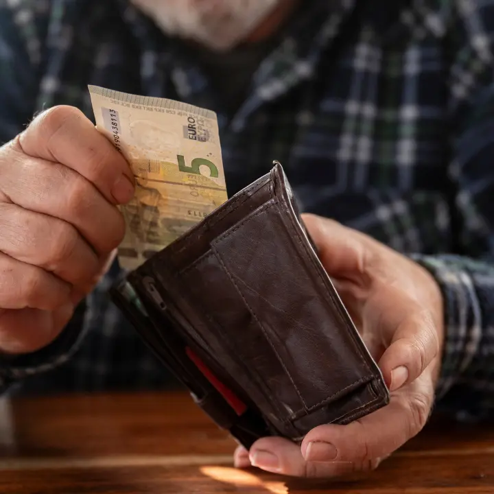 Trecento euro contro la povertà. Ma senza lavoro la Calabria non si salva\n