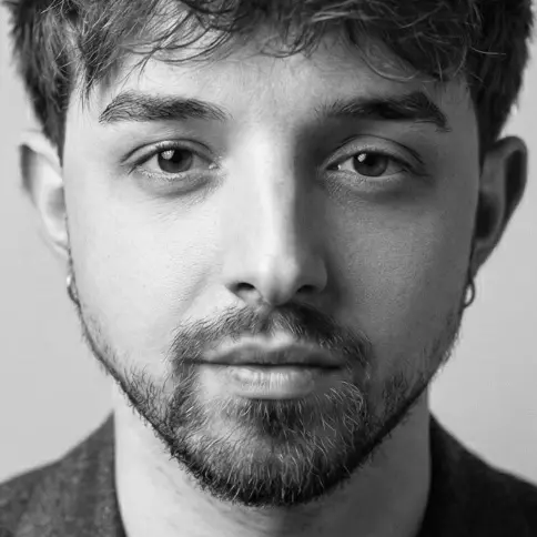 Lascia la Ferrari (e Milano) per tornare in Calabria, la sfida di Matteo Pugliese: «Il Sud può guidare il cambiamento»\n