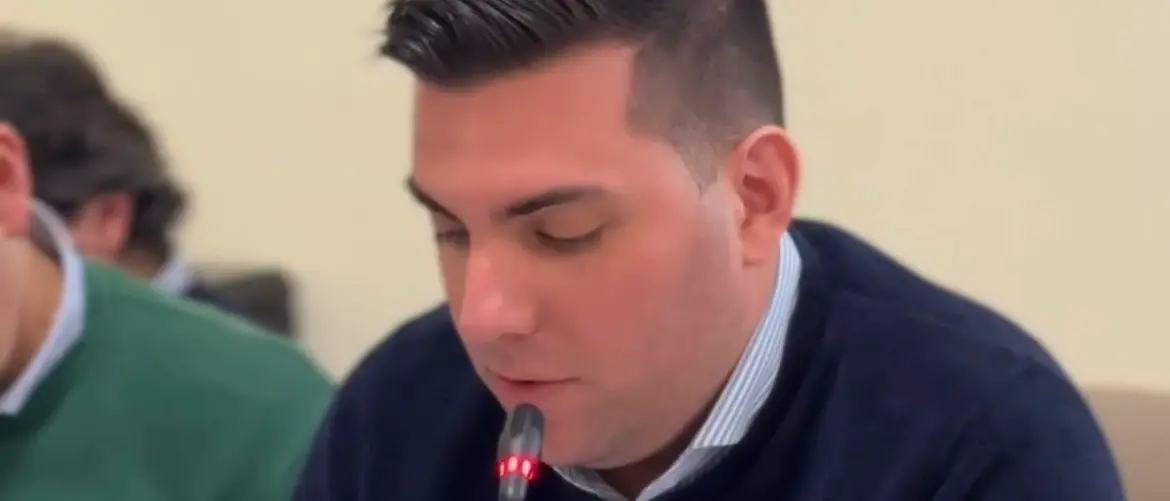 Reggio, bocciato dalla maggioranza l’emendamento del centrodestra contro il “listone” per le circoscrizioni\n