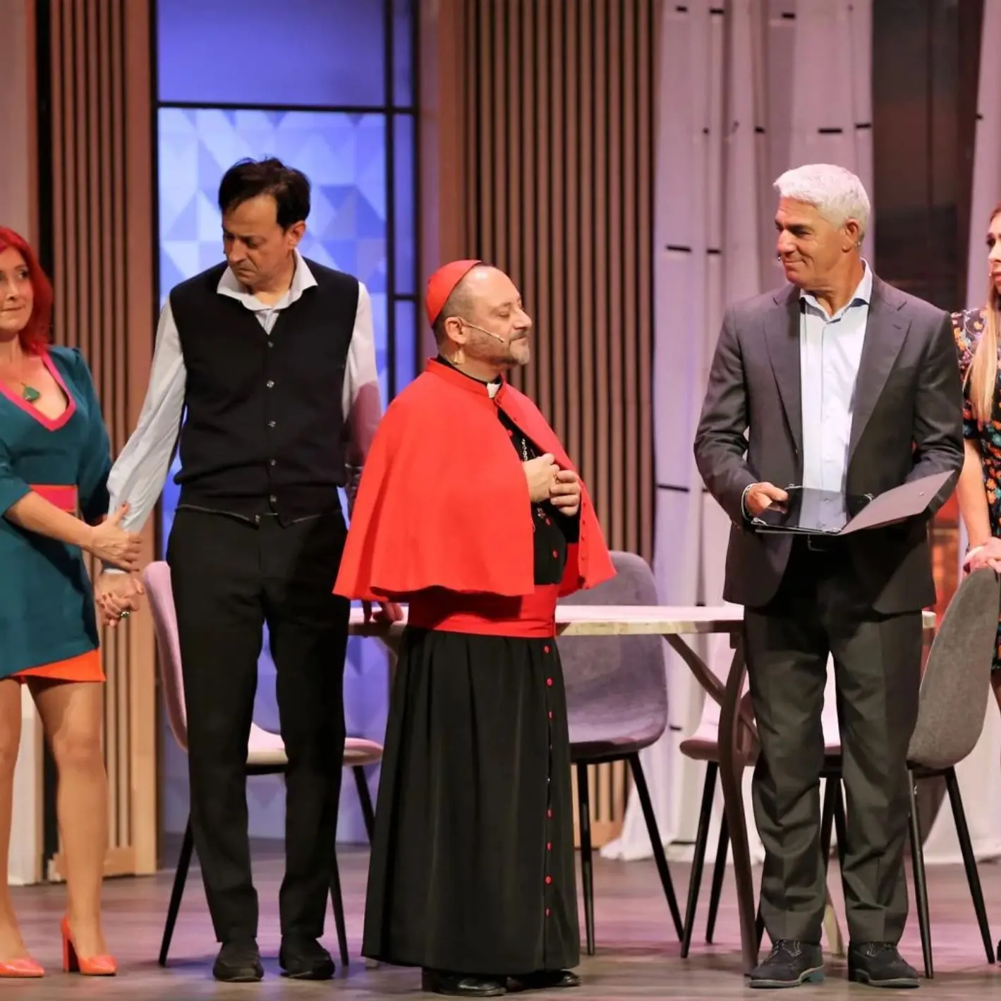 Biagio Izzo in Calabria con “L’Arte della Truffa”: Crotone sold out, tappa a Corigliano-Rossano\n