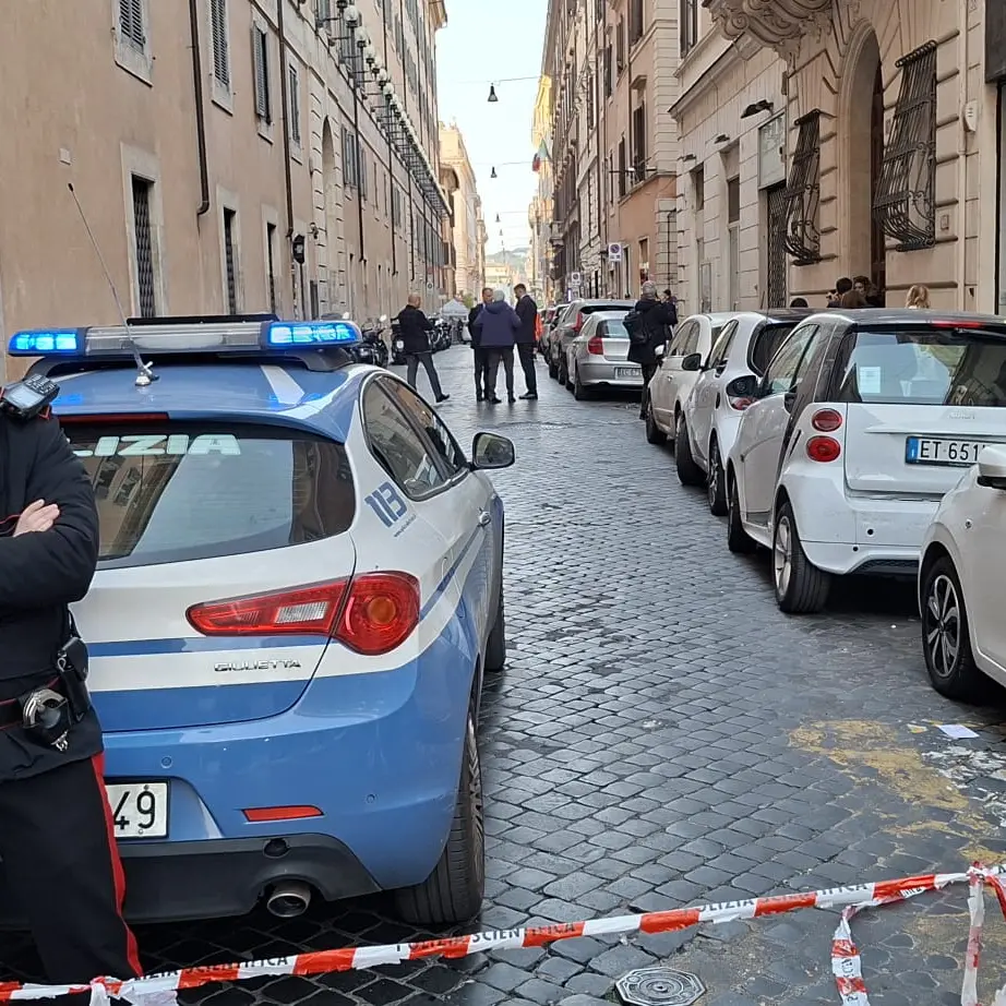 Allarme bomba nella sede di Fratelli d'Italia in via della Scrofa, locali evacuati\n