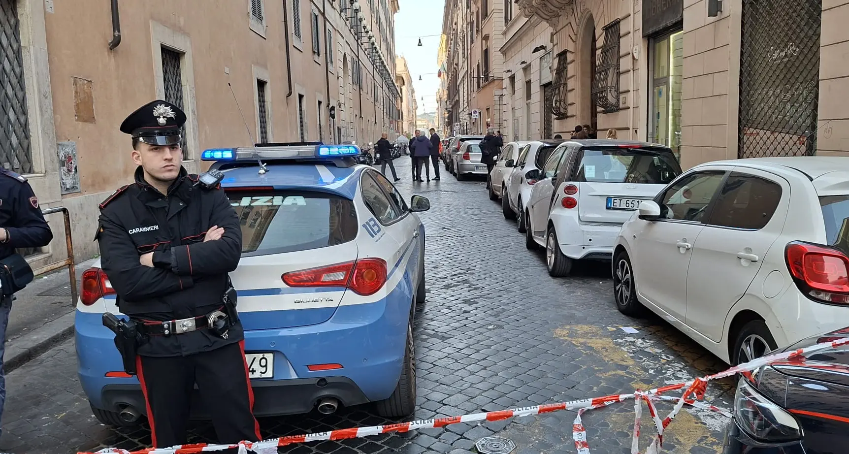 Allarme bomba nella sede di Fratelli d'Italia in via della Scrofa, locali evacuati\n