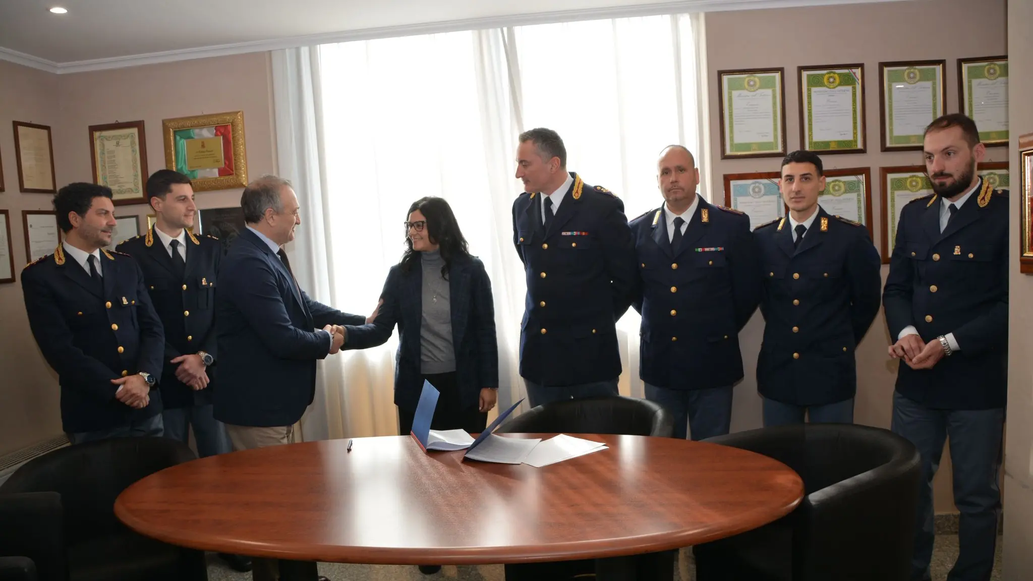 A Vibo nasce un percorso dedicato ai minori autori di condotte violente: in Questura siglato il protocollo “Zeus e Perseo”\n