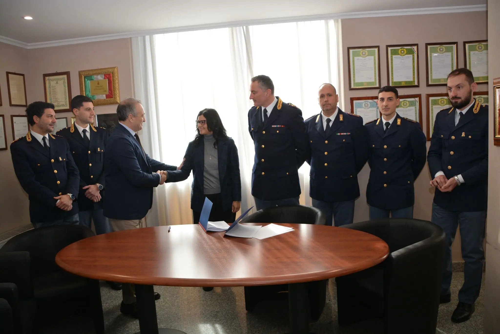 A Vibo nasce un percorso dedicato ai minori autori di condotte violente: in Questura siglato il protocollo “Zeus e Perseo”\n