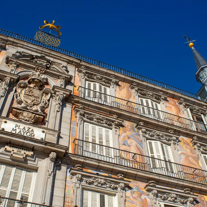 <p>Perché la Spagna cresce e l’Italia resta indietro: lavoro stabile, rinnovabili e salari minimi più alti</p>