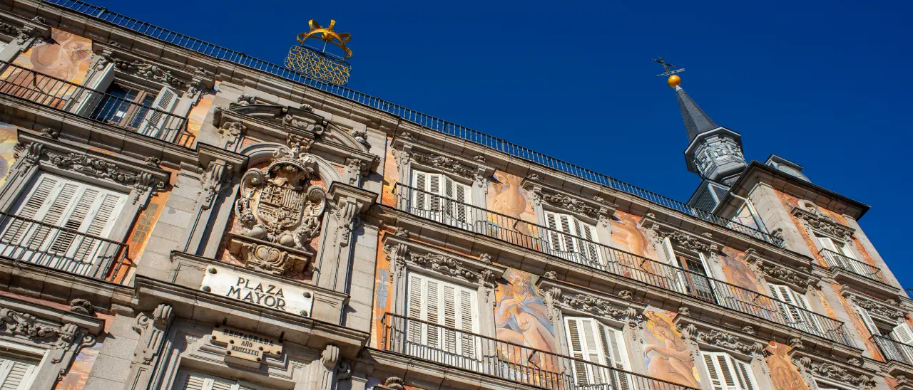 Perché la Spagna cresce e l’Italia resta indietro: lavoro stabile, rinnovabili e salari minimi più alti\n