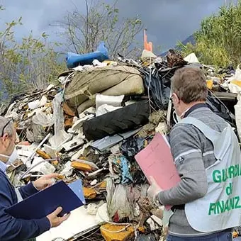 Terra dei Fuochi, confisca di beni in provincia di Cosenza: operazione della Guardia di Finanza\n
