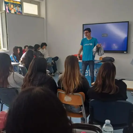 Sii la scintilla per il cambiamento, a Nicotera i giovani incontrano i valori del volontariato grazie al confronto con Unicef\n
