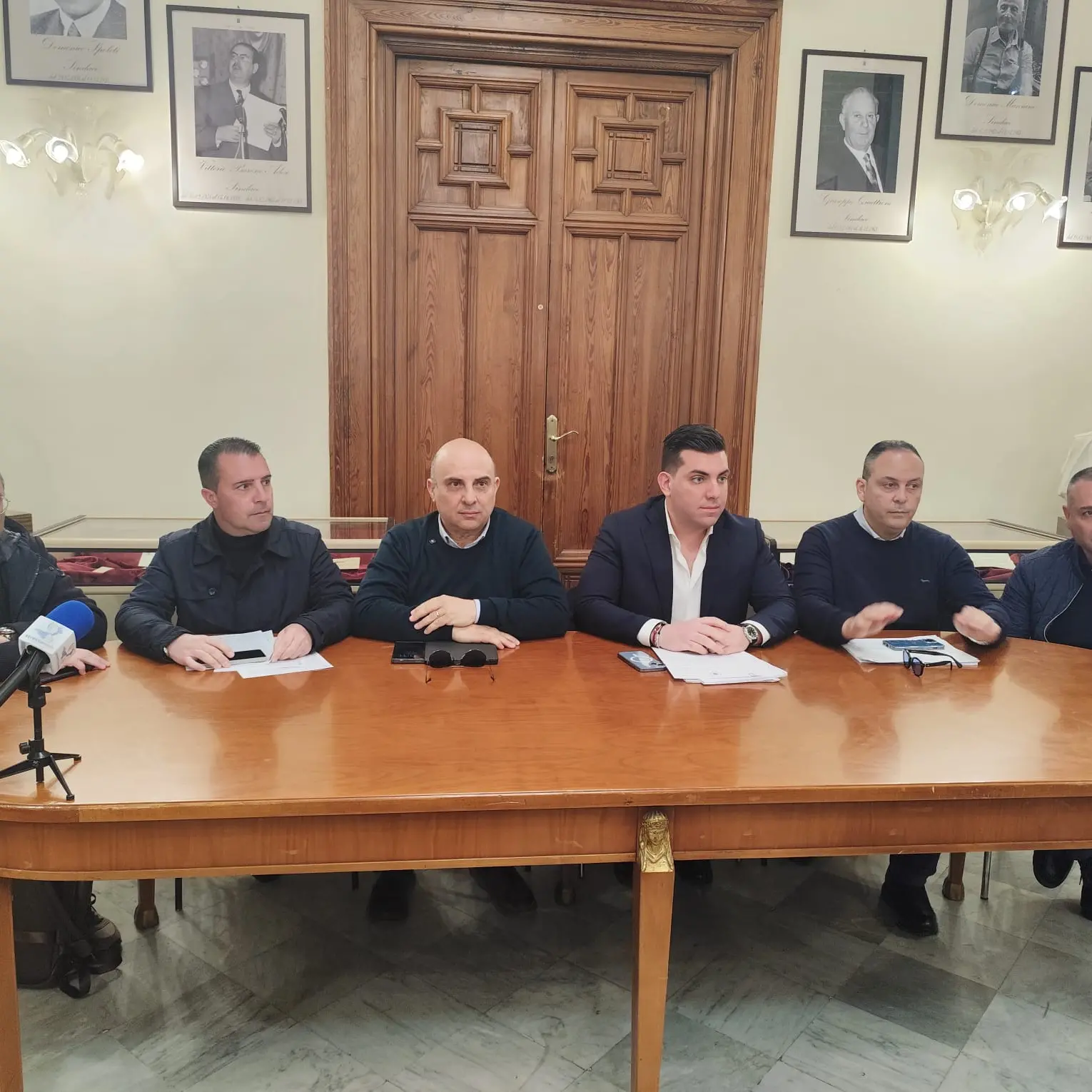 Circoscrizioni a Reggio, il centrodestra agguerrito rifiuta il “casting” del listone: «Sarà battaglia in aula e non escludiamo di impugnare il regolamento»\n