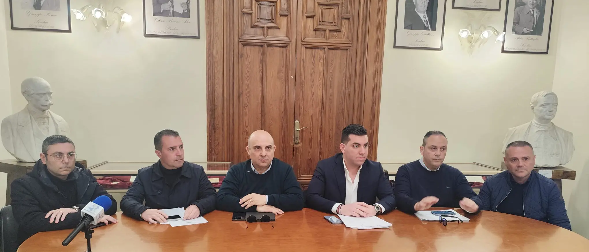 Circoscrizioni a Reggio, il centrodestra agguerrito rifiuta il “casting” del listone: «Sarà battaglia in aula e non escludiamo di impugnare il regolamento»\n