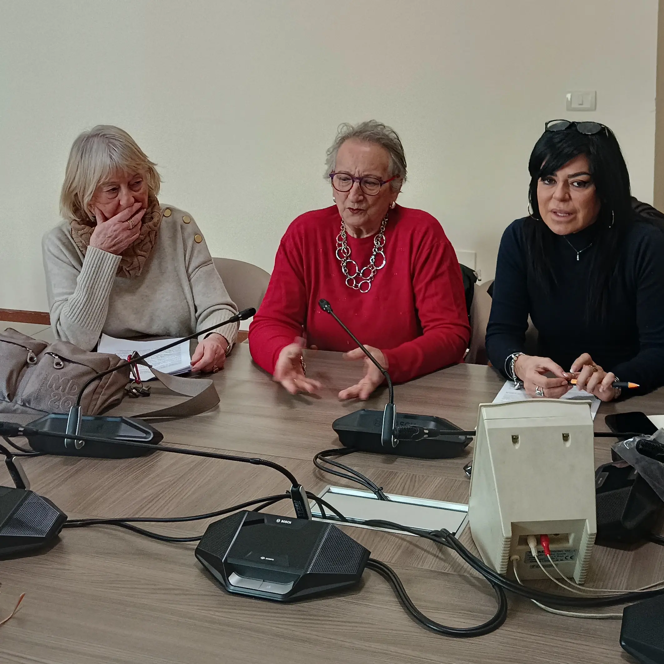 “Un Arazzo per la pace” a Piazza Italia il 28 marzo, audizione dell’Udi in VIII Commissione\n