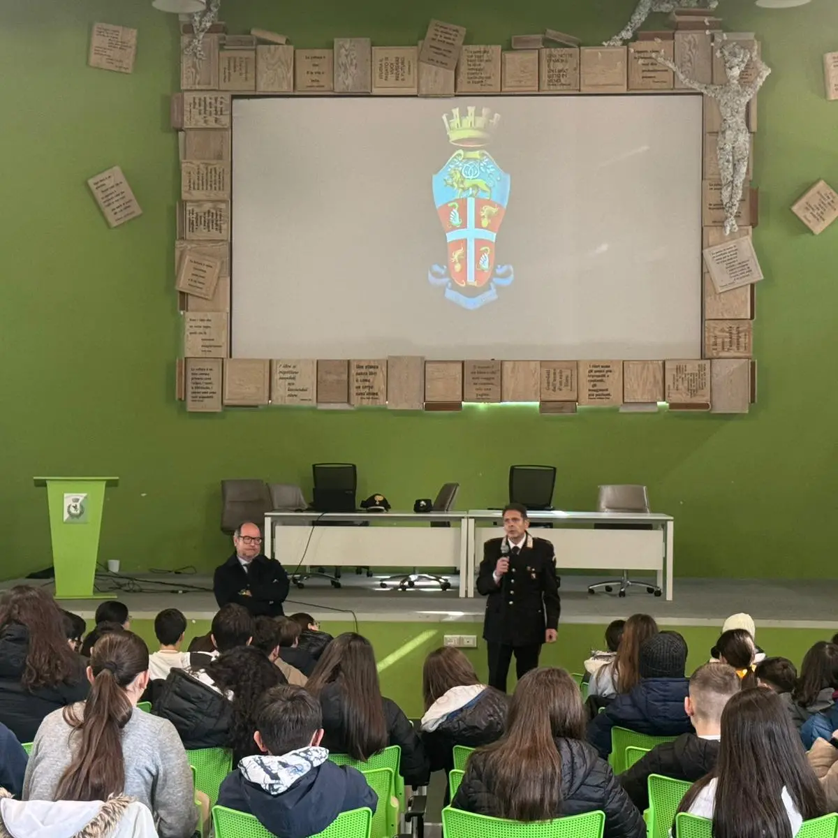 Campo Calabro, i Carabinieri incontrano gli studenti:\u00A0a scuola di legalità tra scelte consapevoli e uso responsabile dei social\n