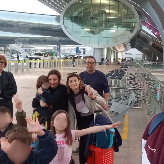 Bloccati sulla nave Msc a Dubai, l’incubo di una famiglia di Cirò Marina: «Tanta paura e nessuna notizia su come rientrare in Italia»\n