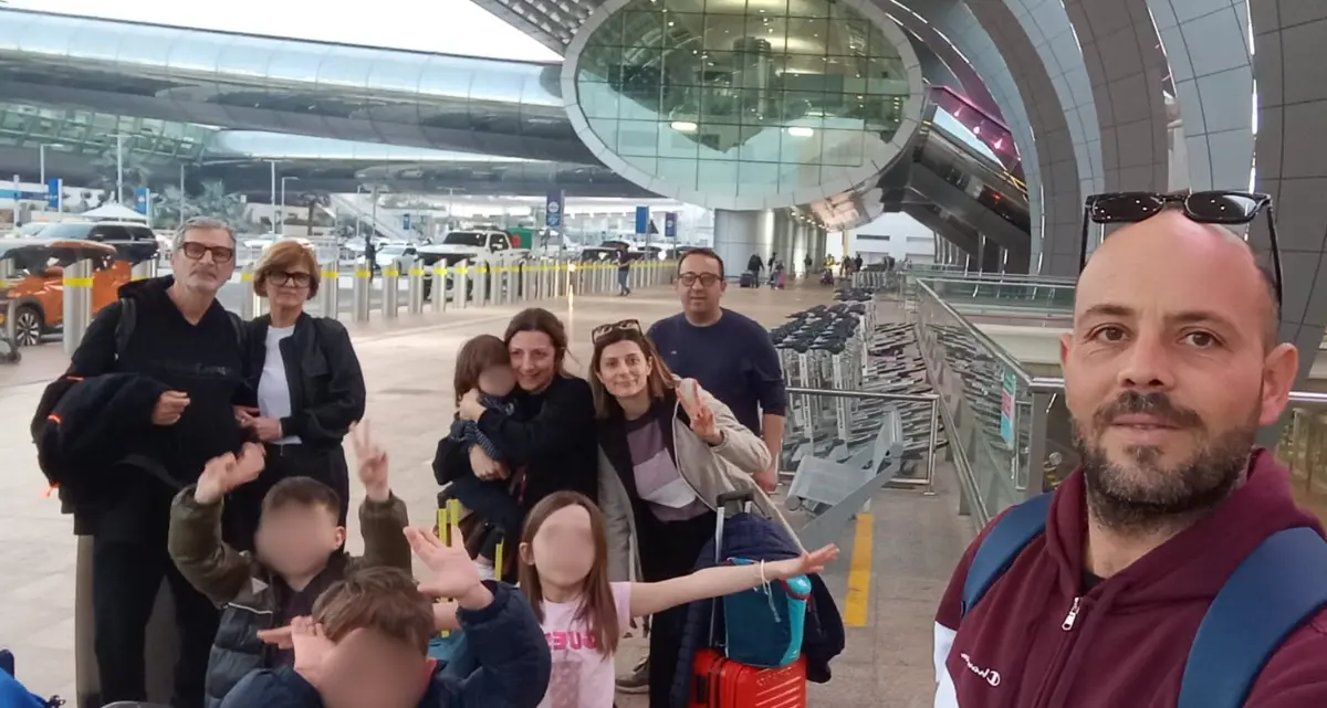 Bloccati sulla nave Msc a Dubai, l’incubo di una famiglia di Cirò Marina: «Tanta paura e nessuna notizia su come rientrare in Italia»\n