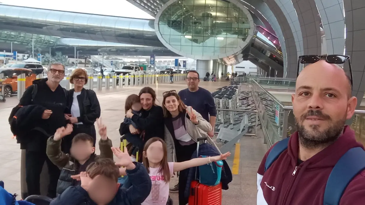 Bloccati sulla nave Msc a Dubai, l’incubo di una famiglia di Cirò Marina: «Tanta paura e nessuna notizia su come rientrare in Italia»\n