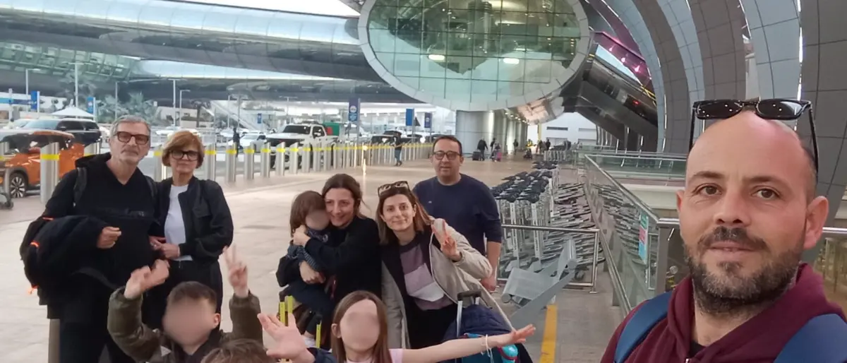 Bloccati sulla nave Msc a Dubai, l’incubo di una famiglia di Cirò Marina: «Tanta paura e nessuna notizia su come rientrare in Italia»\n