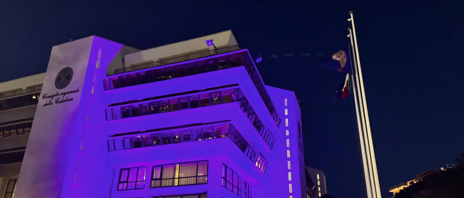 Palazzo Campanella illuminato di viola per la Giornata internazionale contro l’Hpv\n