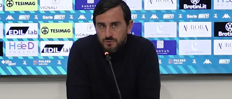 Catanzaro rimonta e strappa il 3-3 in trasferta con la Carrarese, ma Aquilani non si accontenta: «Prestazione sotto i nostri livelli»\n