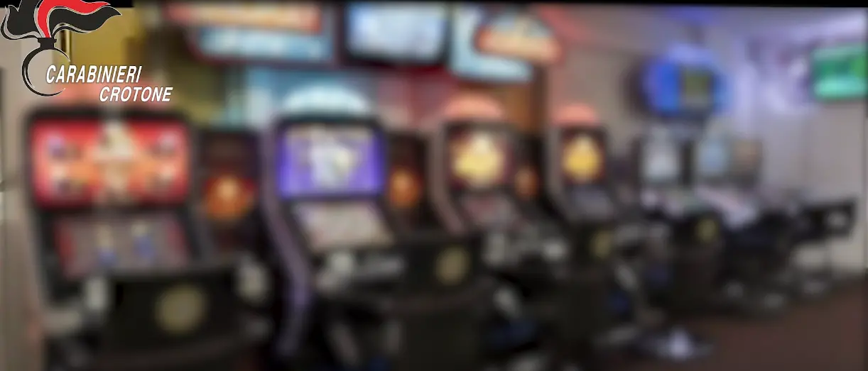 Cirò Marina, pensano che abbia sbancato alle\u00A0slot grazie al “pesciolino”:\u00A0sequestrato e picchiato per 5mila euro, 6 arresti\n