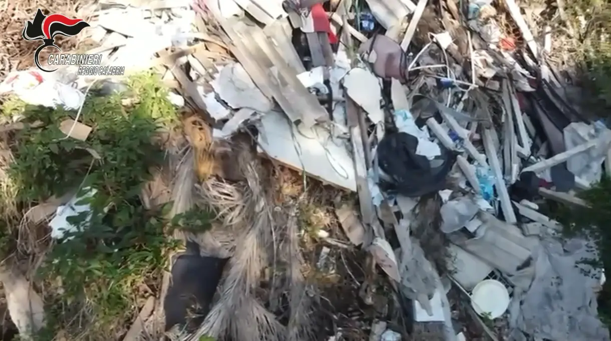 Discarica in un burrone a Taurianova: 15 denunce