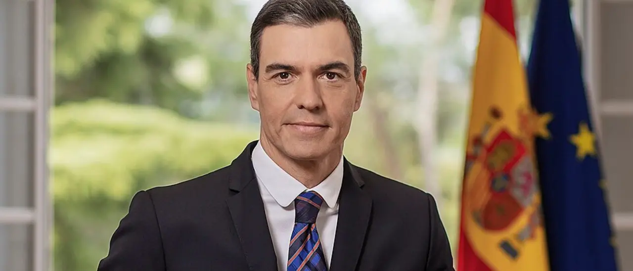 La lezione di Pedro Sanchez all’Europa: «Non saremo complici della violenza per paura di ritorsioni. No alla guerra»\n