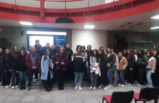 Al Polo Liceale di Locri riparte la “Scuola della Pace”: studenti protagonisti di un percorso di crescita e solidarietà\n