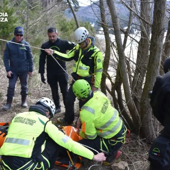 A Lorica prima esercitazione congiunta tra il Soccorso alpino di Cosenza e il Nucleo sommozzatori di Vibo della Gdf\n