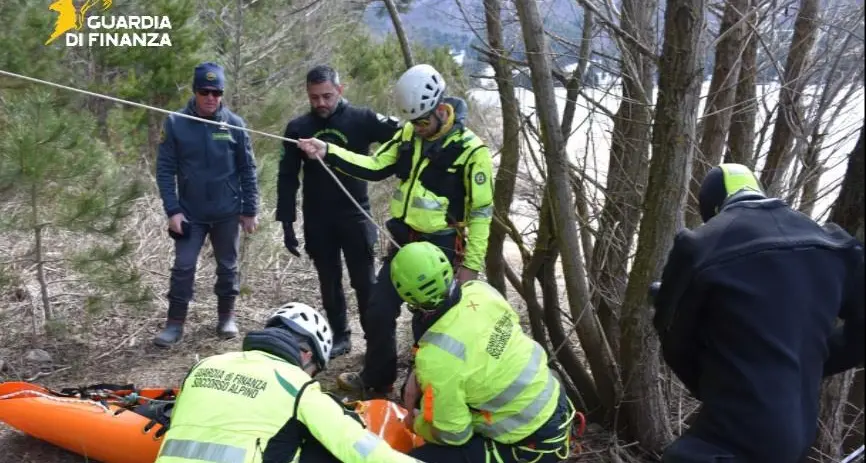 A Lorica prima esercitazione congiunta tra il Soccorso alpino di Cosenza e il Nucleo sommozzatori di Vibo della Gdf\n