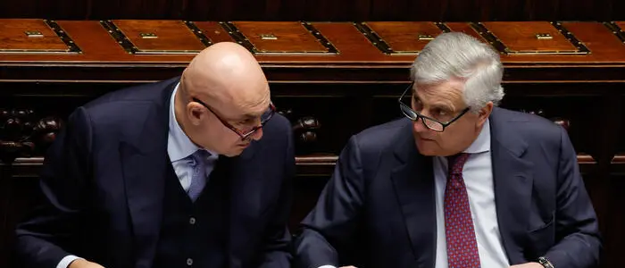 Iran, Crosetto e Tajani in Aula: «Difesa aerea ai Paesi del Golfo e a Cipro. Se Usa chiederanno basi torneremo in Parlamento»\n