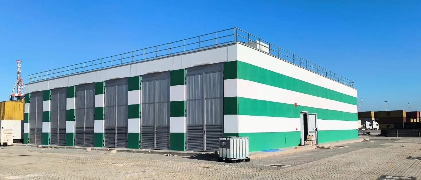 Gioia Tauro accelera sulla transizione energetica del porto: realizzata la prima cabina del cold ironing che alimenterà 900 metri di banchina
